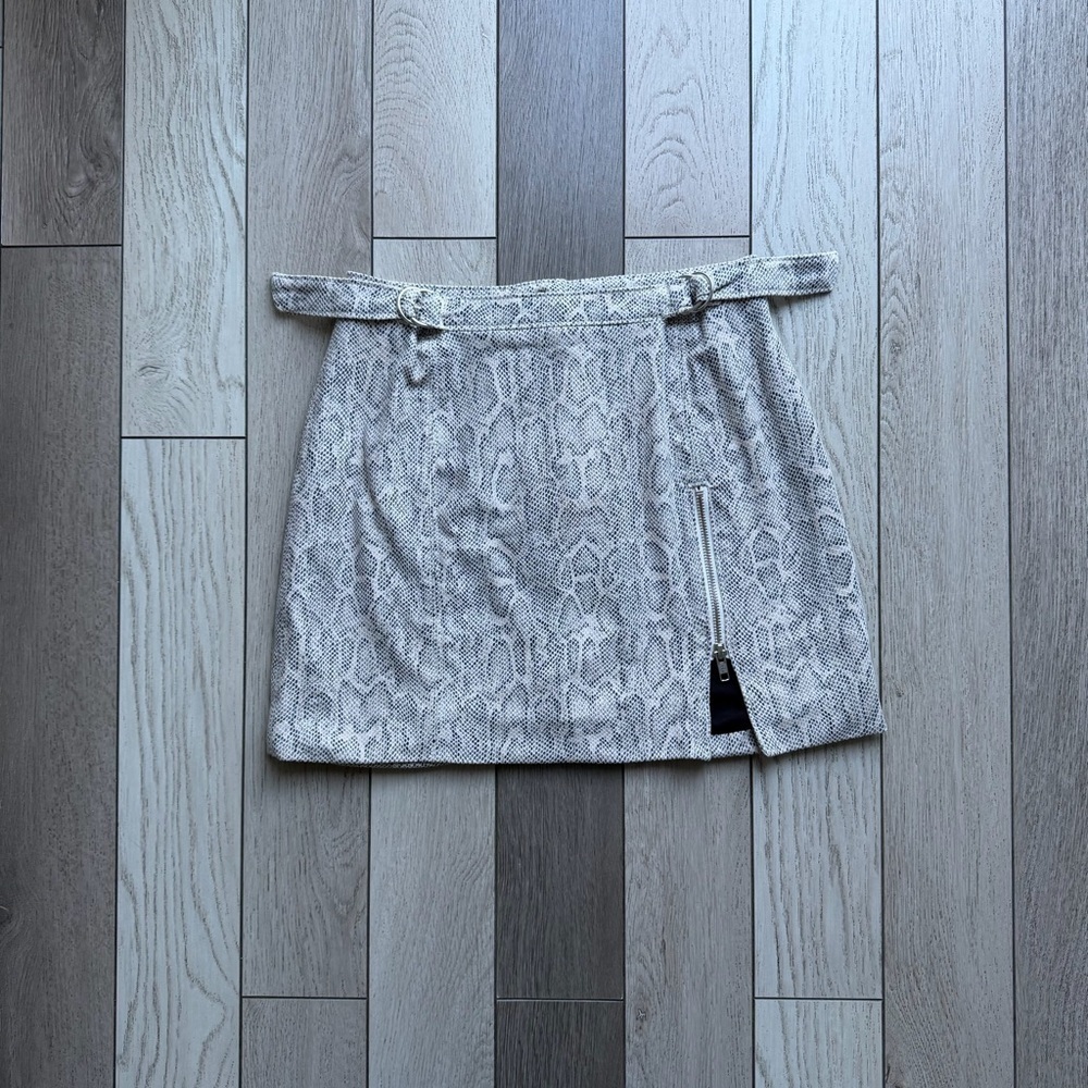 Free People Gray Snake Print Mini Skirt size 4